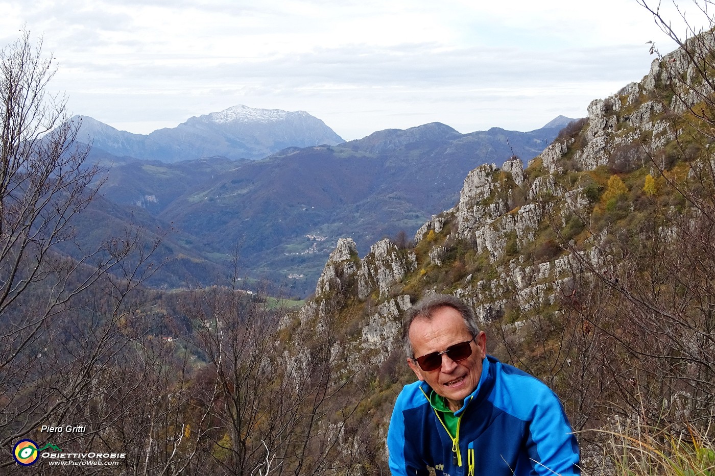 56 Vista sul versante nord-ovest roccioso del Sornadello e verso le Grigne.JPG